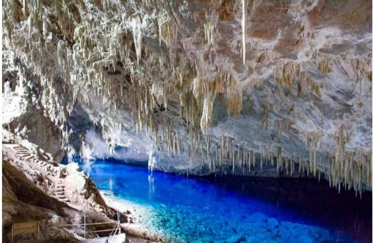 Lugar Gruta do Lago Azul