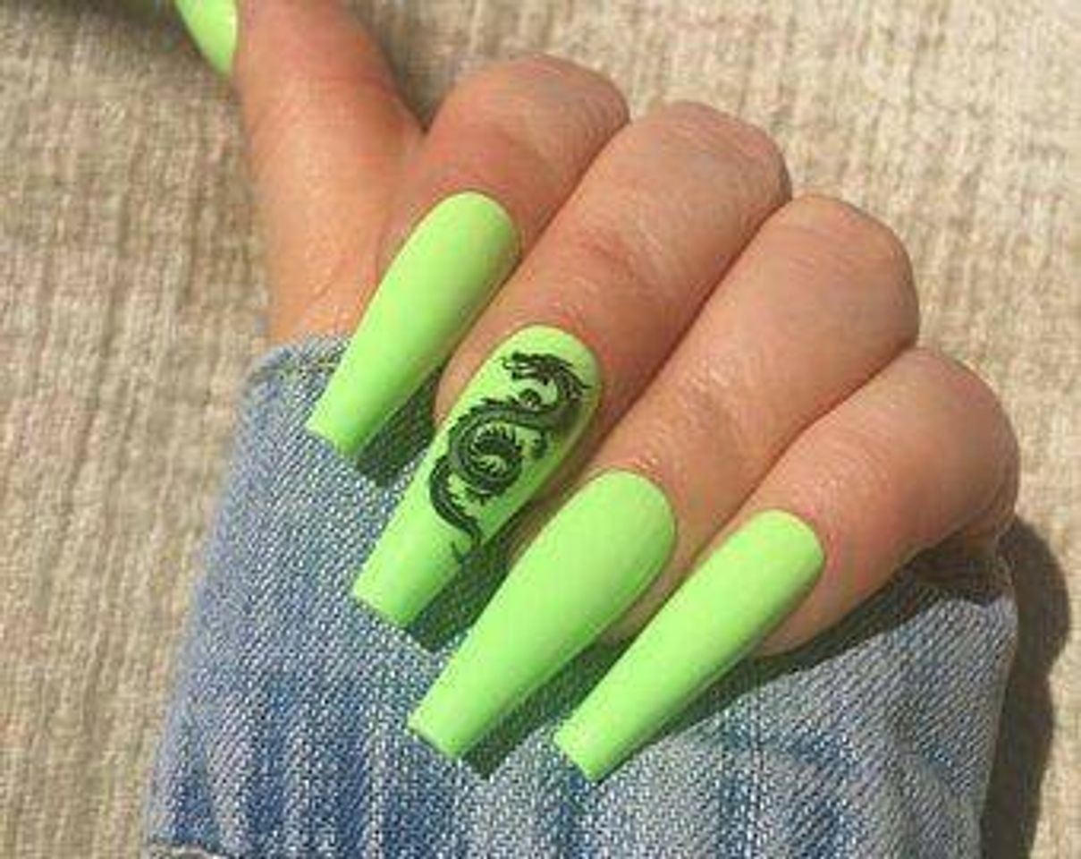 Moda decorated nails