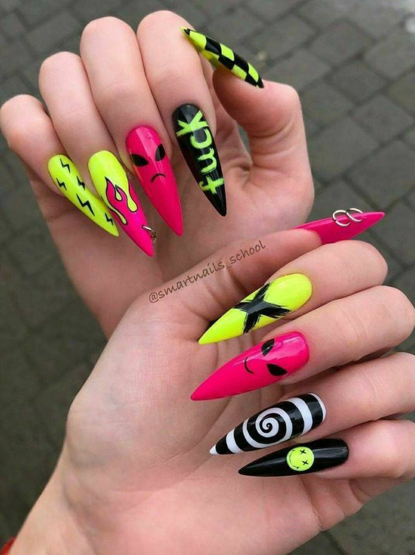 Moda decorated nails