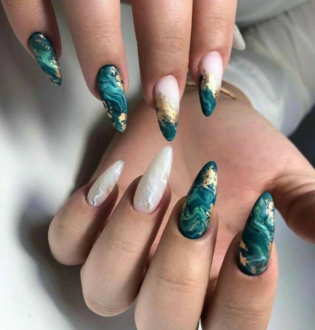 Moda Nails