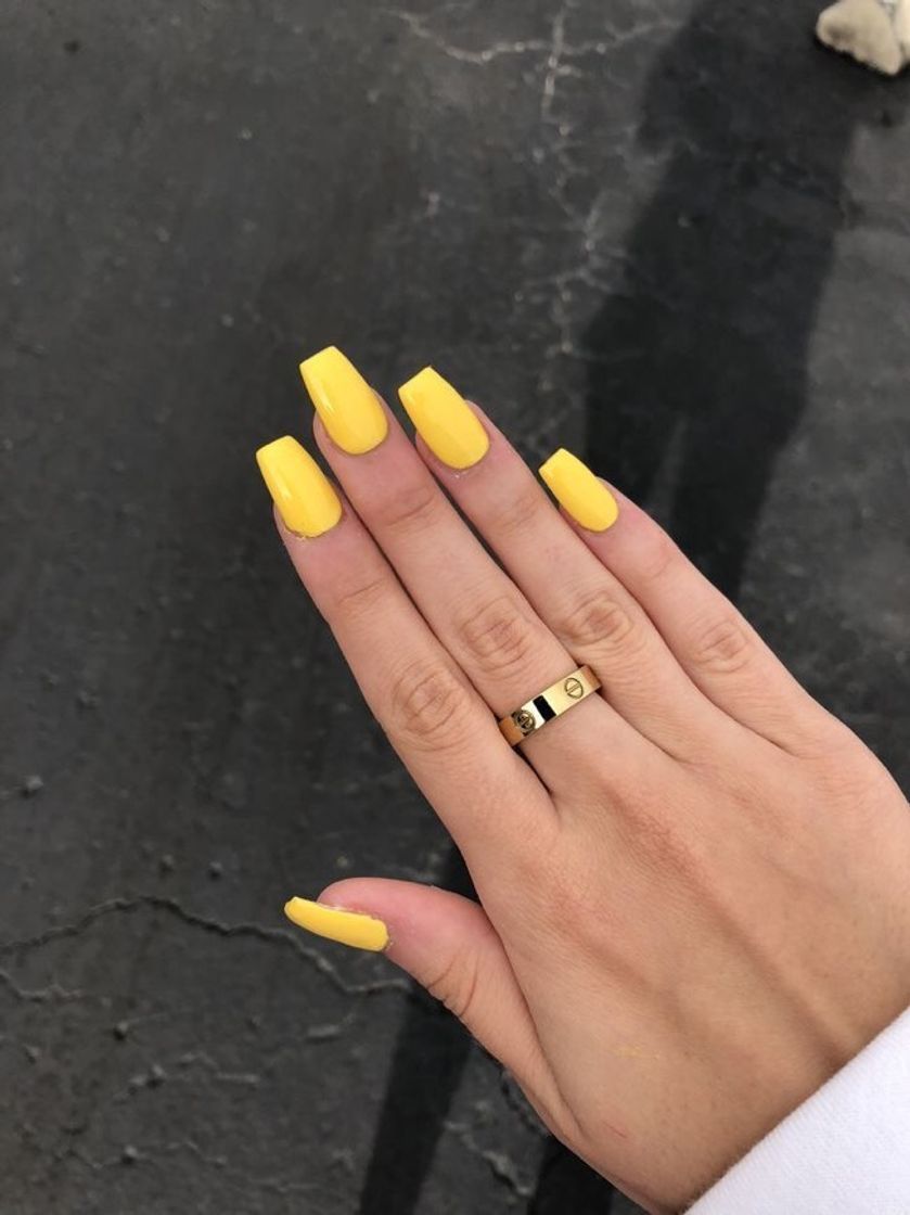 Social 𝓎ℯ𝓁𝓁ℴ𝓌 𝓃𝒶𝒾𝓁𝓈