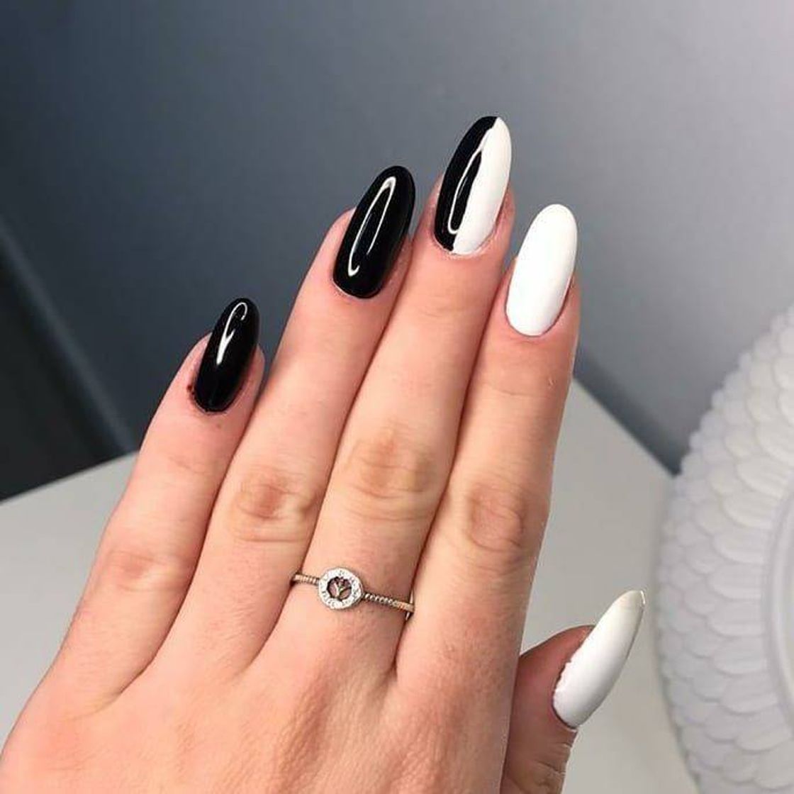 Moda Unhas nas cores PRETA E BRANCA💅🖤