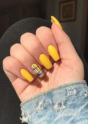 Unha amarela, nail yellow💛