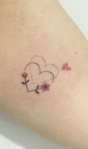 Tatuagem coração e flor🌺❤