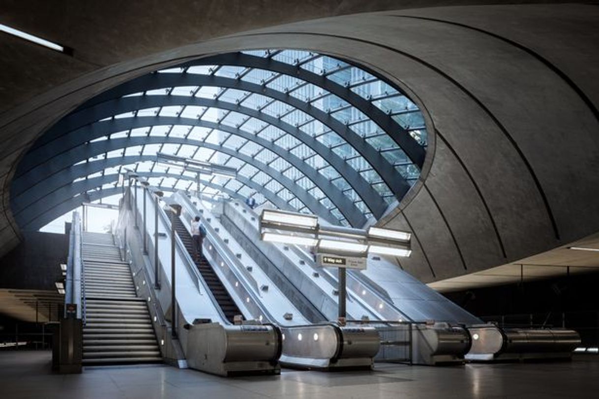 Places Canary Wharf Station