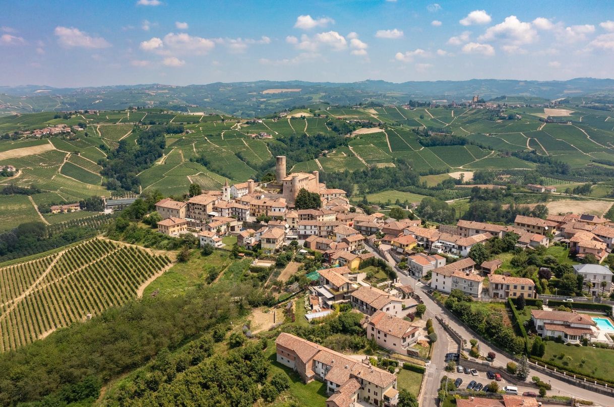 Places Castiglione Falletto