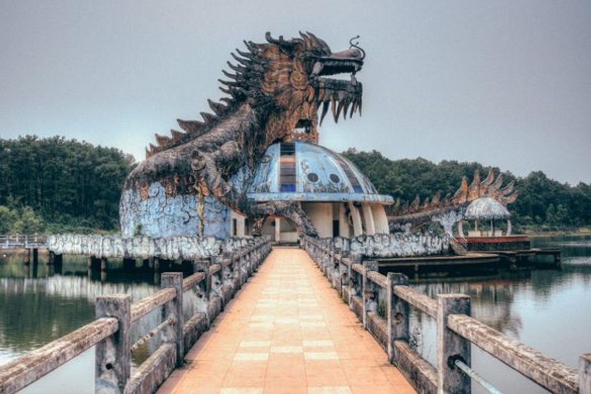 Lugares Thuy Tien lake Abandoned Water Park