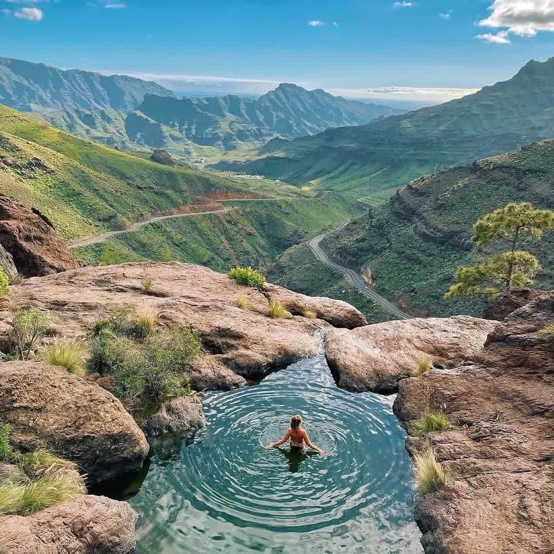 Place Los Azulejos De Veneguera (Rainbow Rocks)