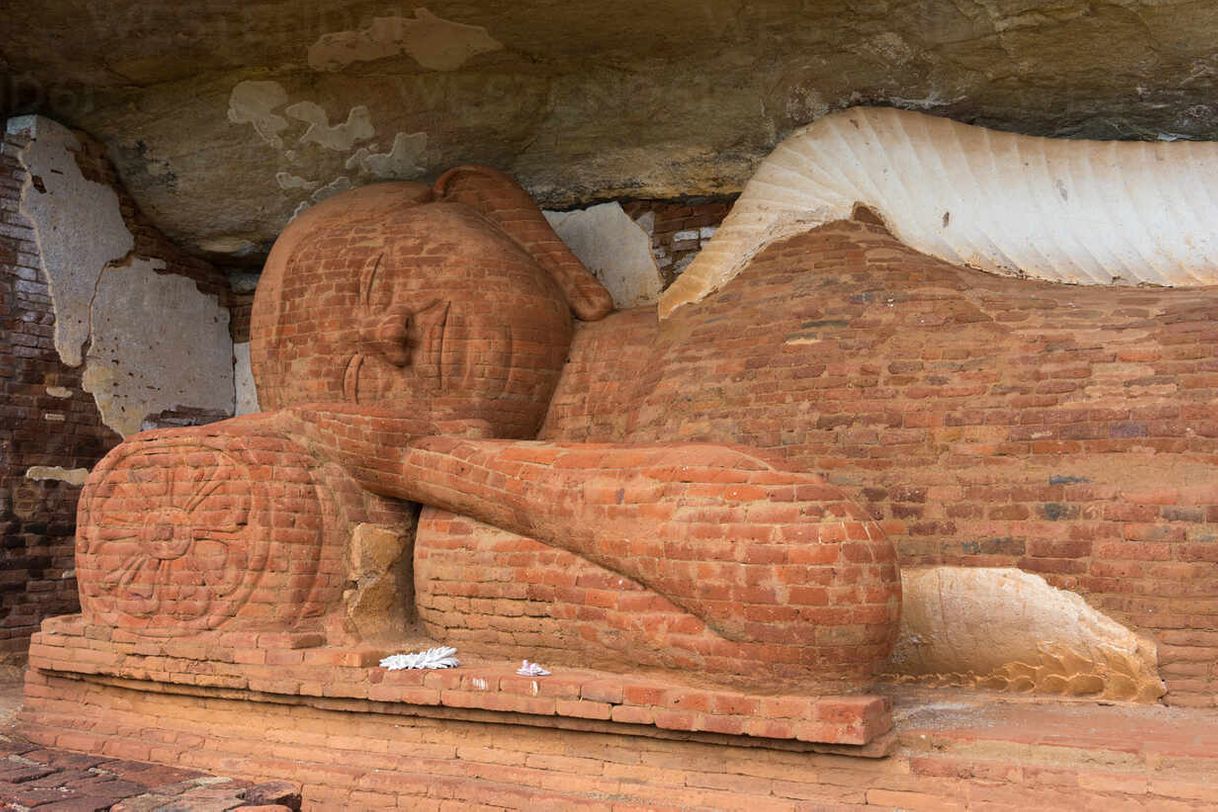 Place Pidurangala Buddha Statue