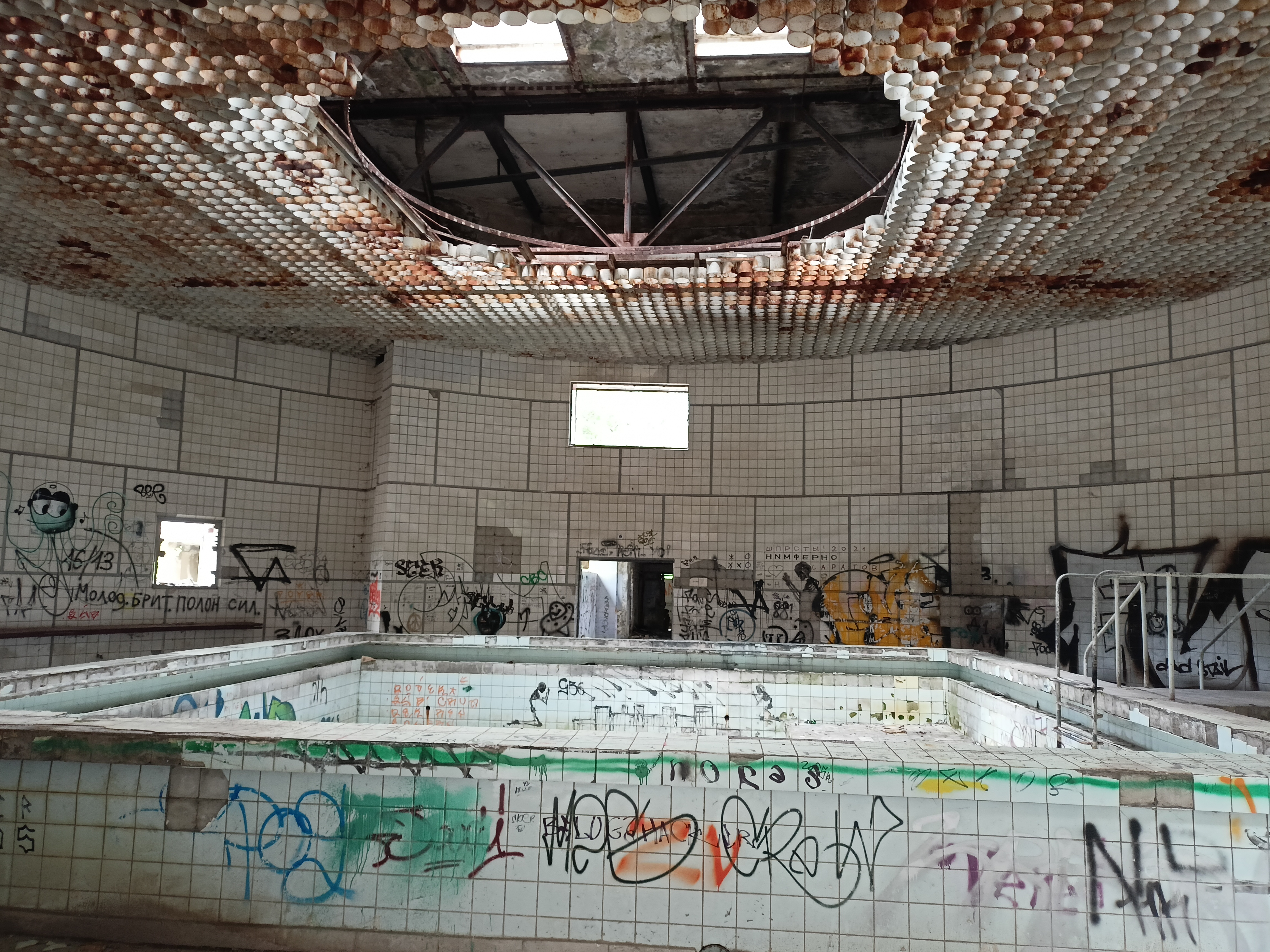 Place Abandoned Swimming Pool