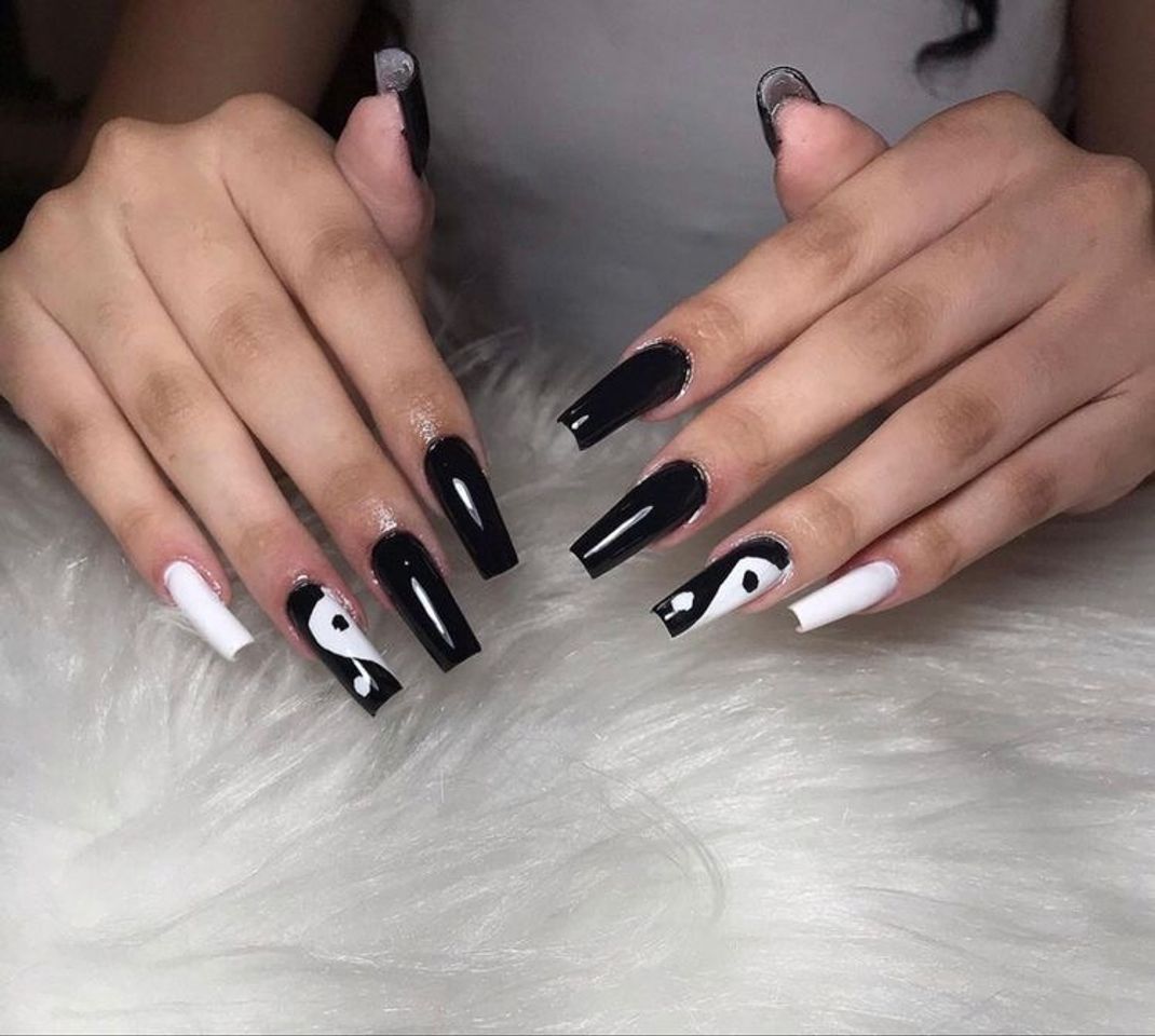 Social yin yang nail