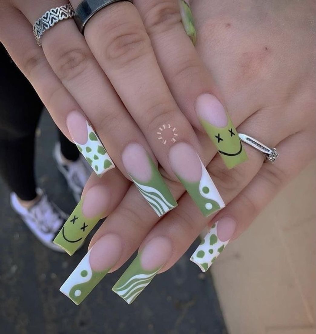 Social cute green nail