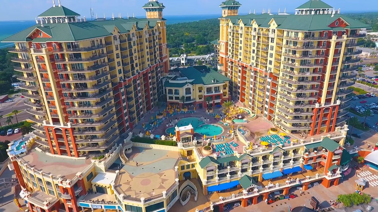 Places Emerald Grande at HarborWalk Village