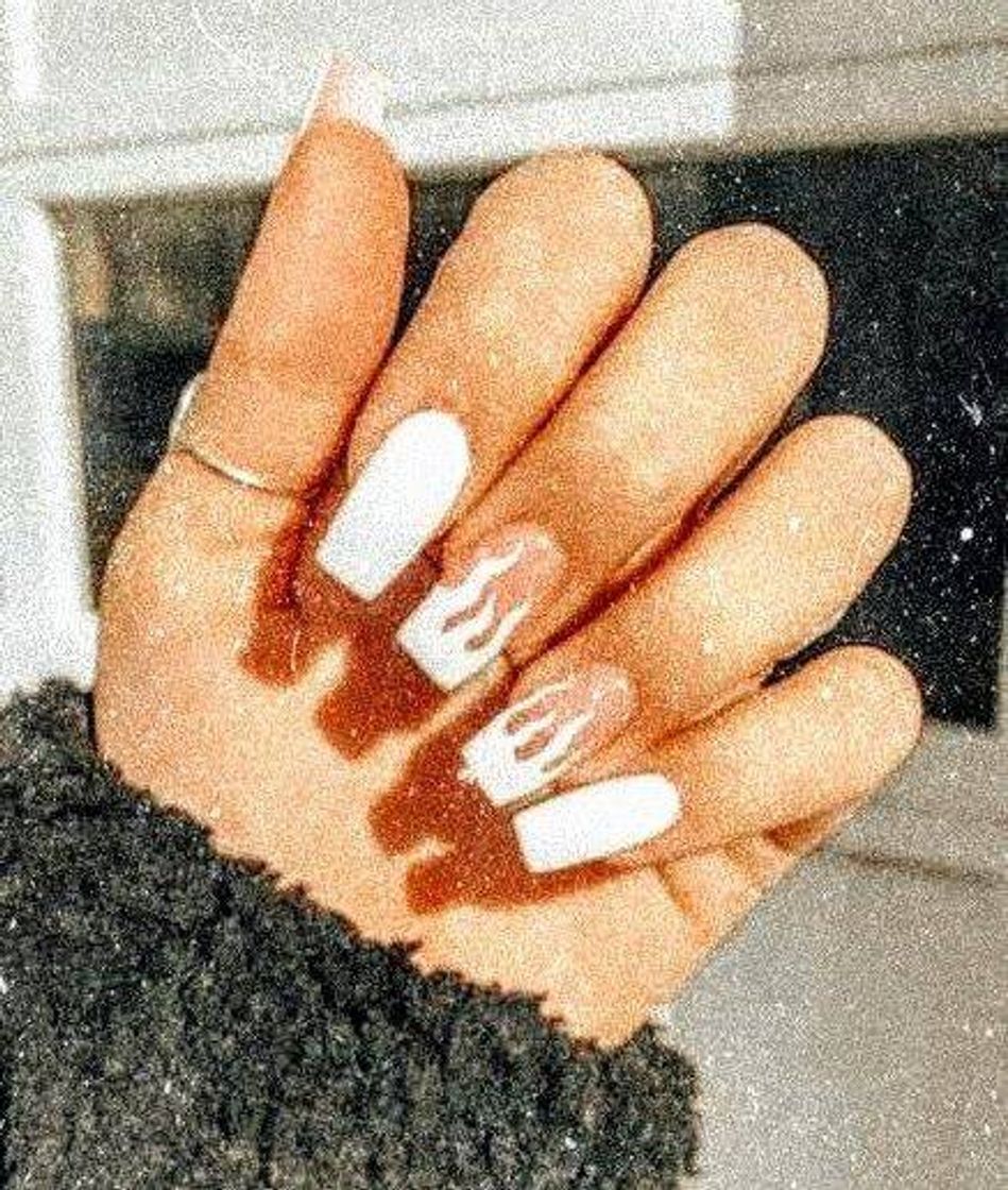 Moda aesthetic nails 