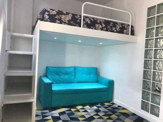 Cama suspensa de casal