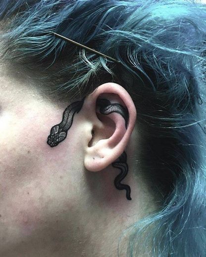 Tattoo na orelha 🥀