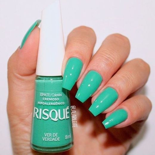 Esmalte risque • verde água 
