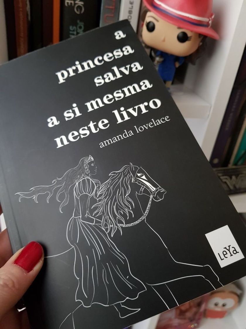 Social Princesa salva a si mesma neste livro.