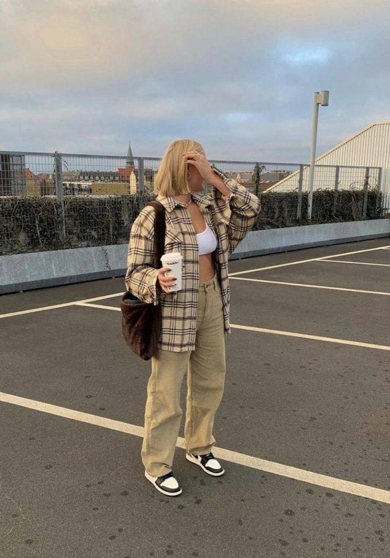 Social Pose com café 