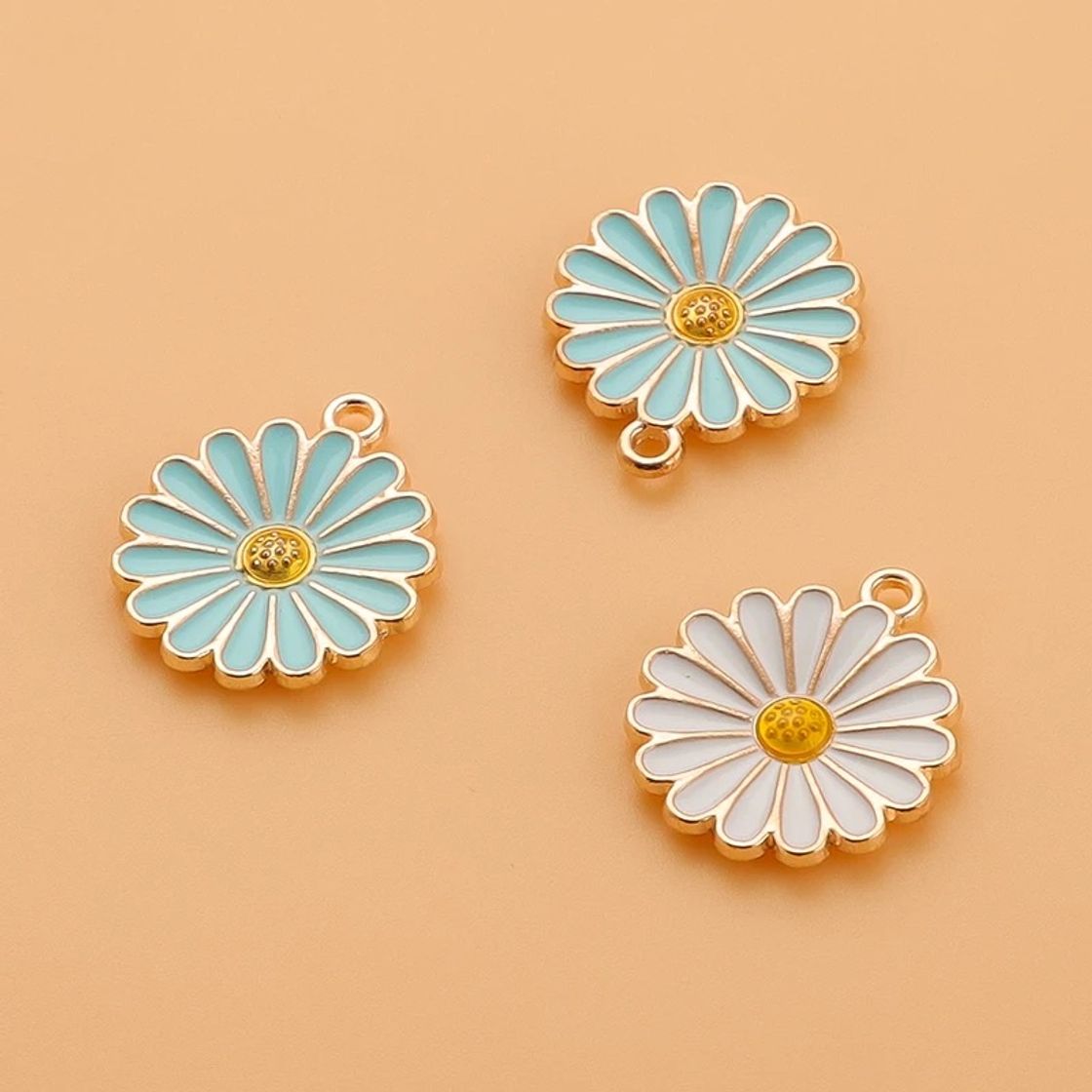 Products Daisy charm