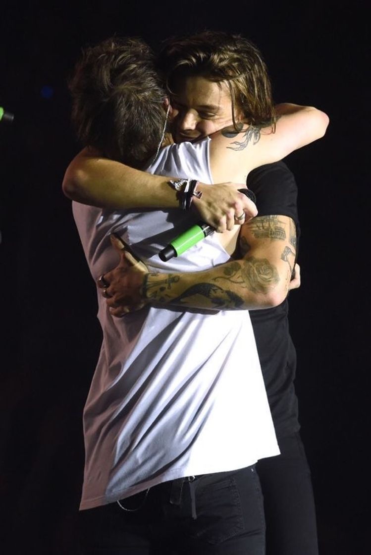 Moda A larry hug