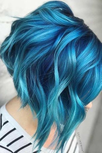 Cabelo curto azul 