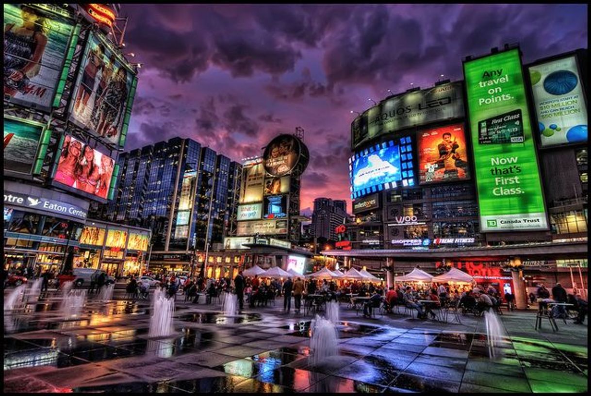 Lugar Dundas Square