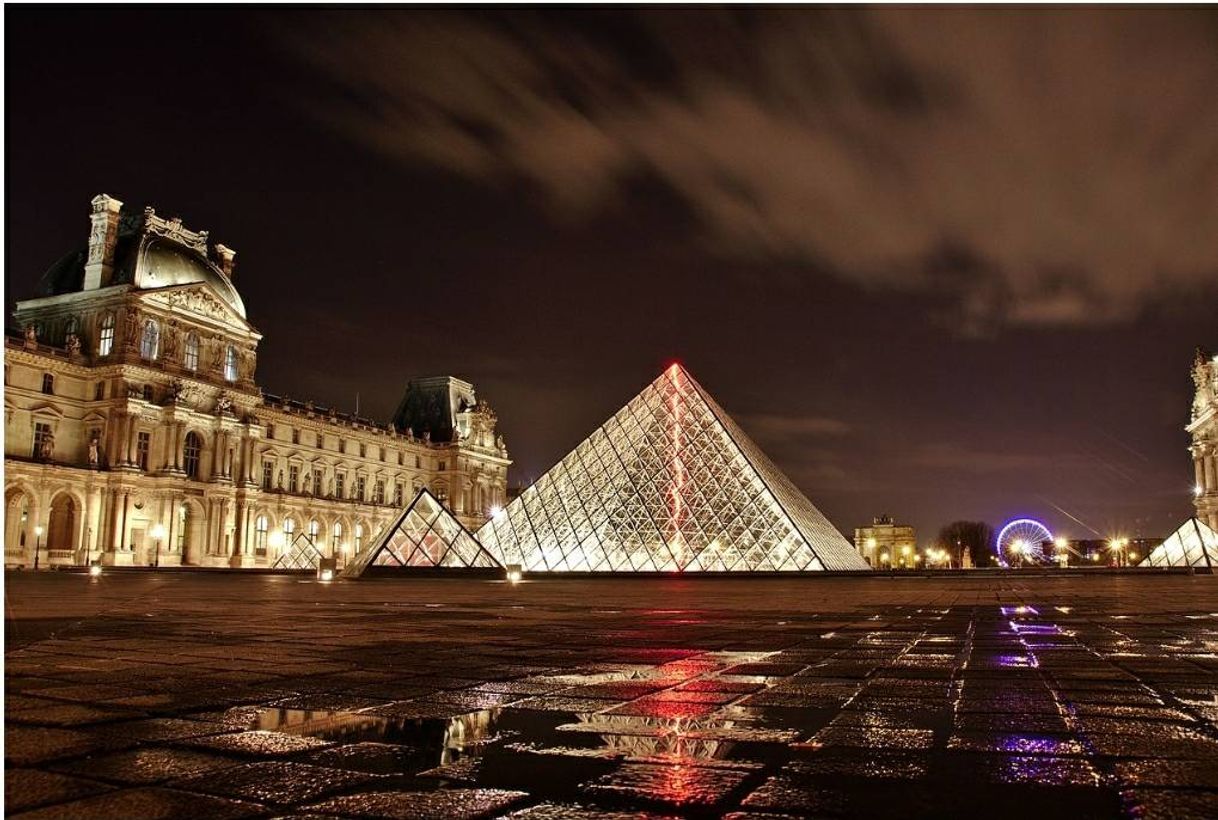 Moda Louvre Museum - France