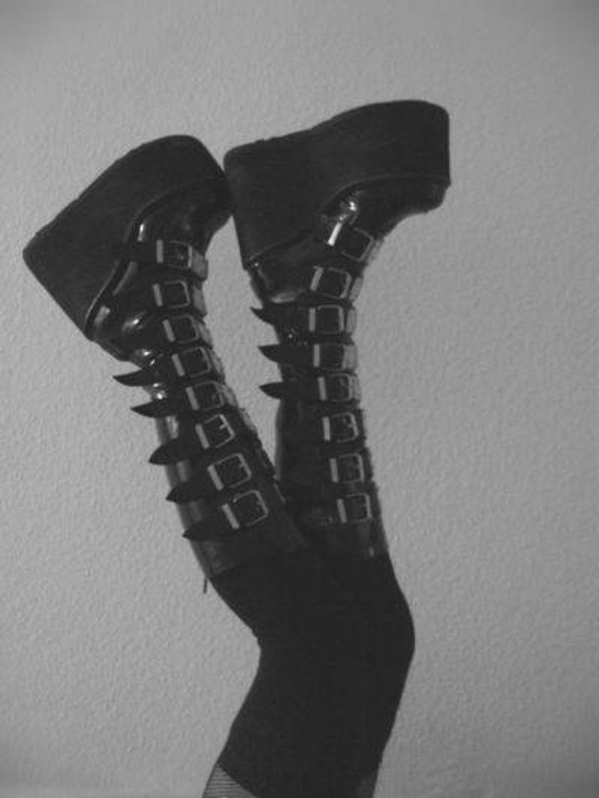 Moda • Strange Shoes2 •