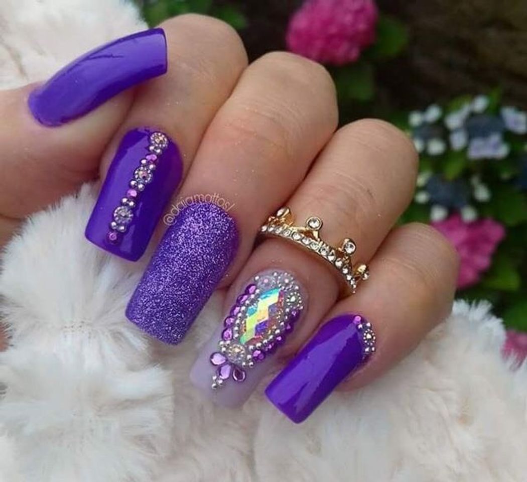 Social Nails com pedrarias