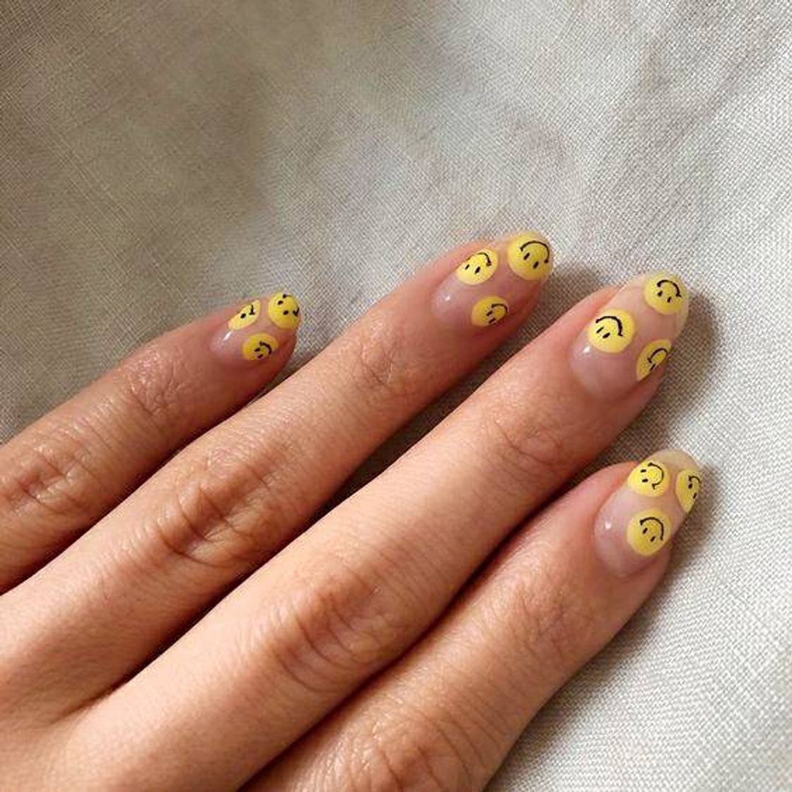 Moda nail aesthetic smile