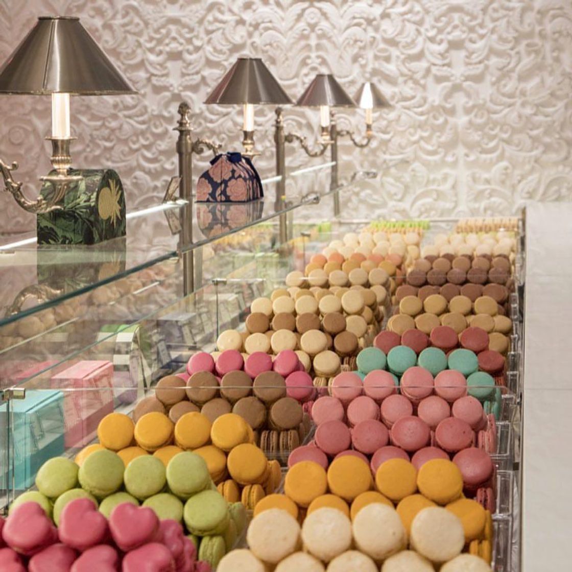 Place Le Macaron Ladurée Paris