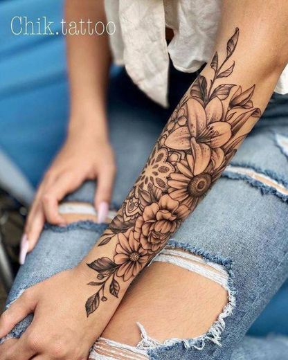 Tatto flores no braço