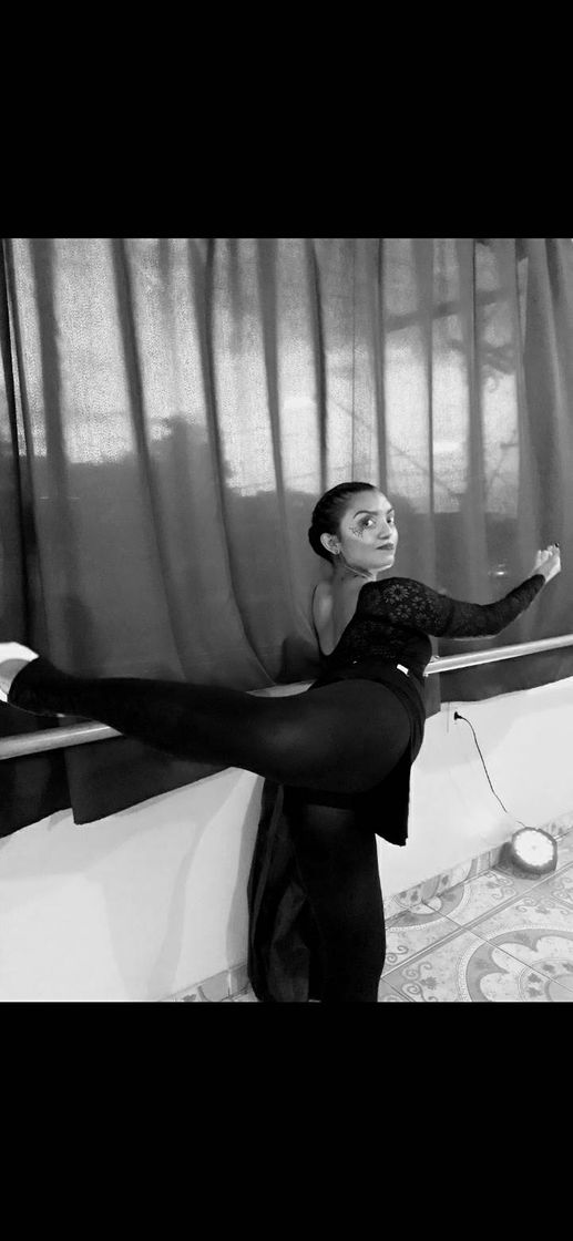 Moda Ballet poses 