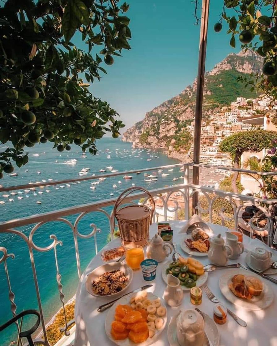 Social Café da manhã em Positano, Itália 🇮🇹💙