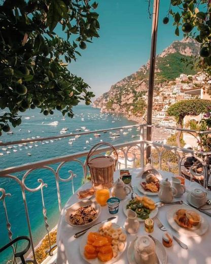 Café da manhã em Positano, Itália 🇮🇹💙