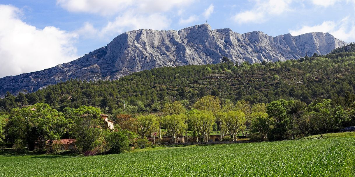 Place Montagne Sainte-Victoire