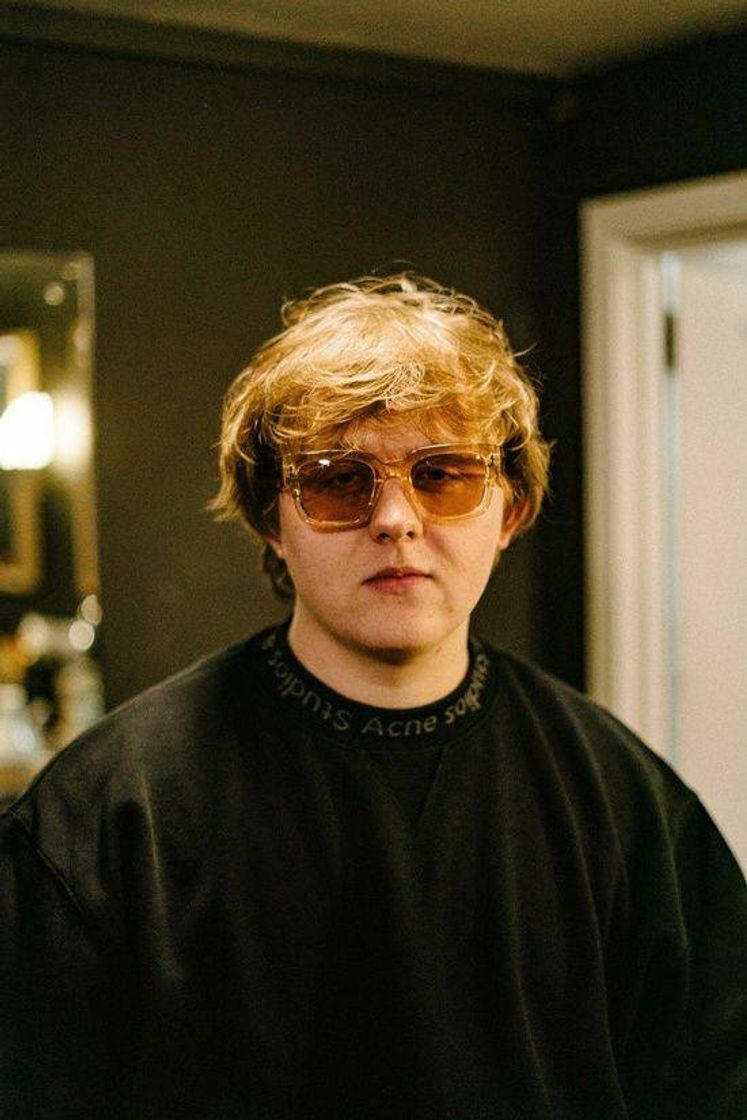 Moda Lewis Capaldi 