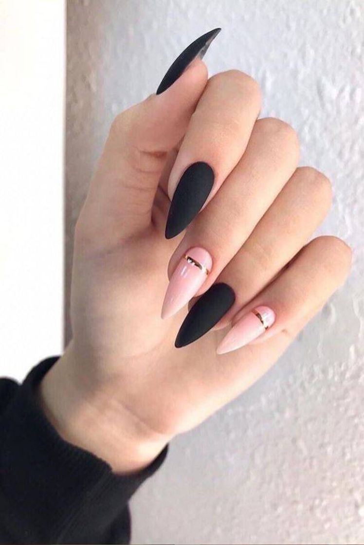 Moda Unhas pretas com rosa 