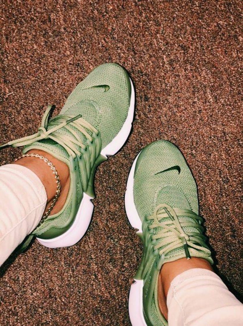 Moda Tenis verde nike