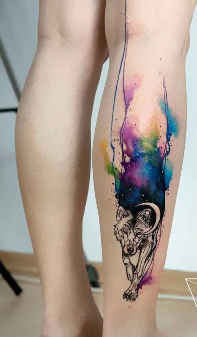 Fashion Tatoo com fundo aquarela