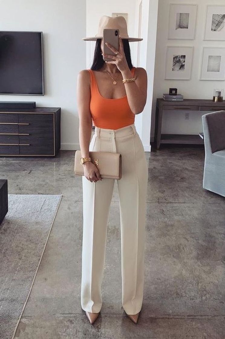 Moda Uma calça pantalona faz toda diferença para um look social 