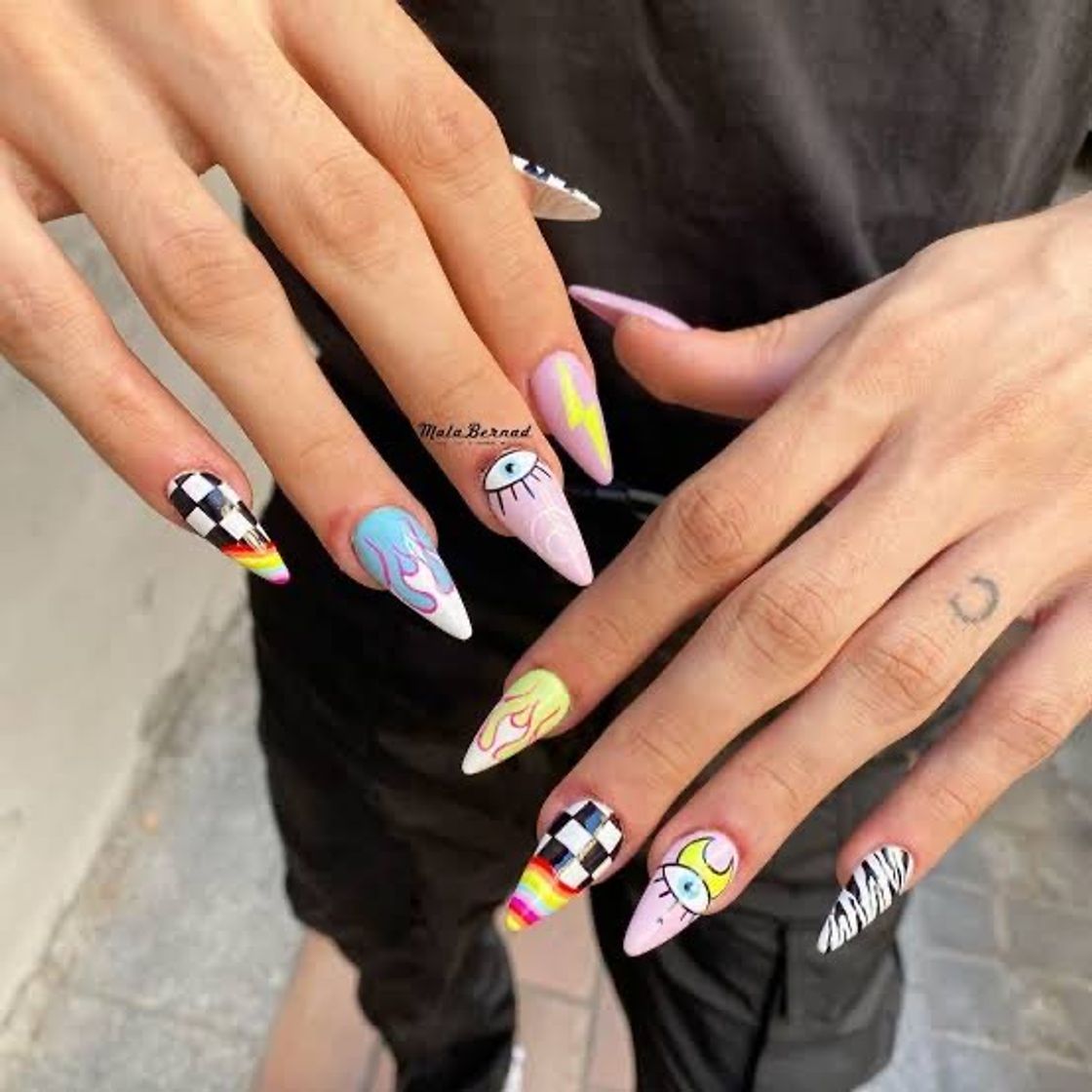 Moda Nails 