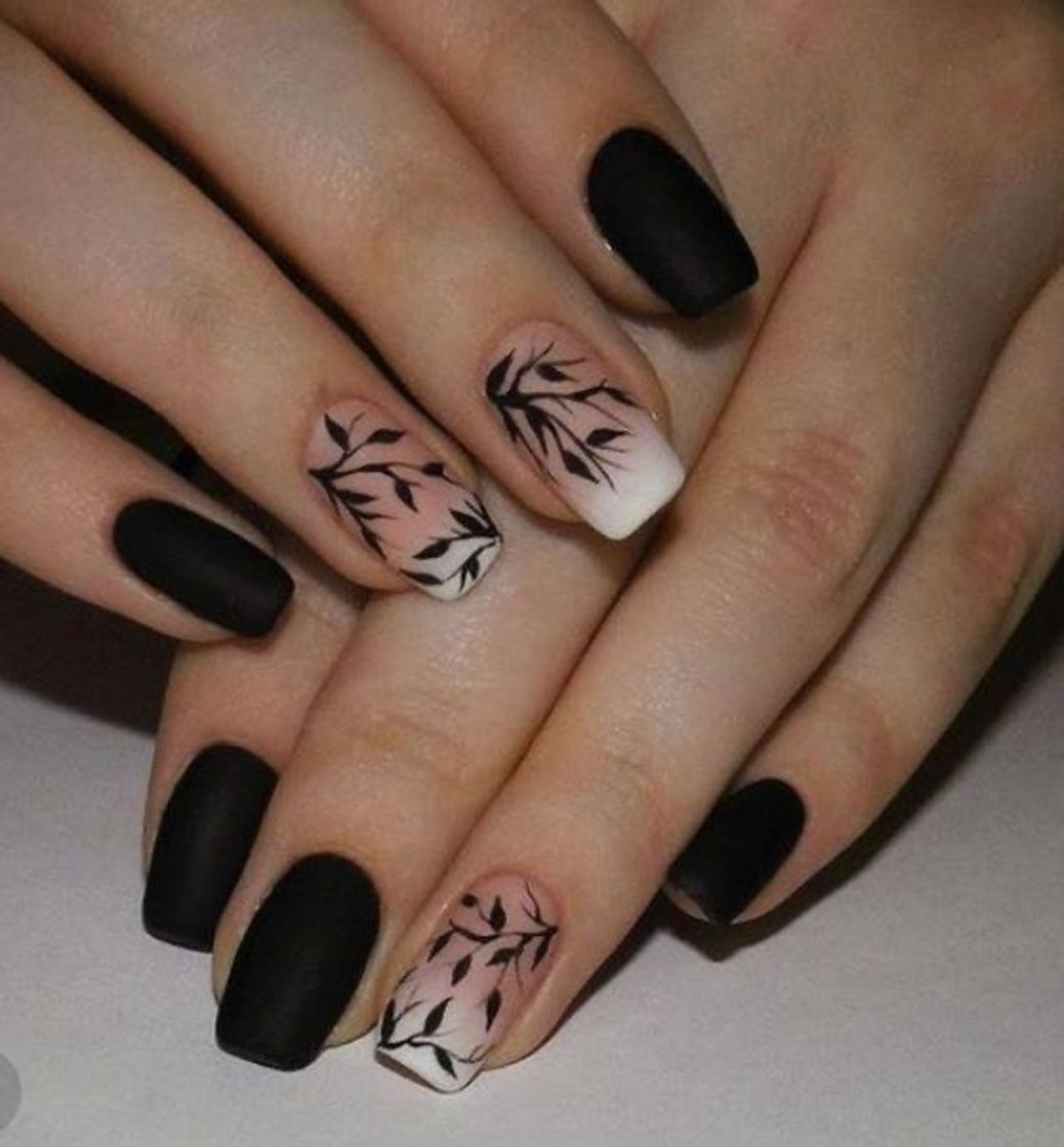 Moda Unhas pretas 