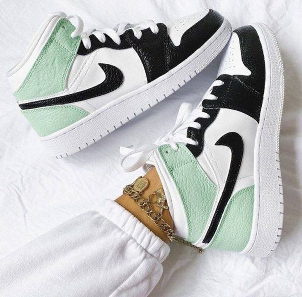 Fashion  Mind & Green air jordan one mids