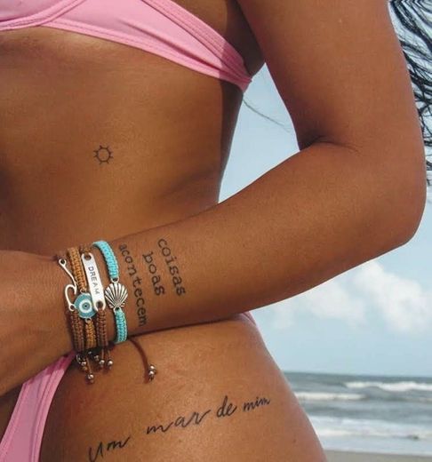 uma tatuagem delicada para quem tem paixão em praia