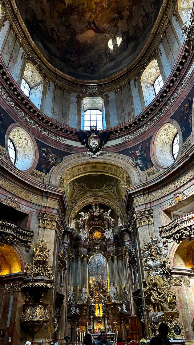 Lugar Iglesia Católica de San Pedro