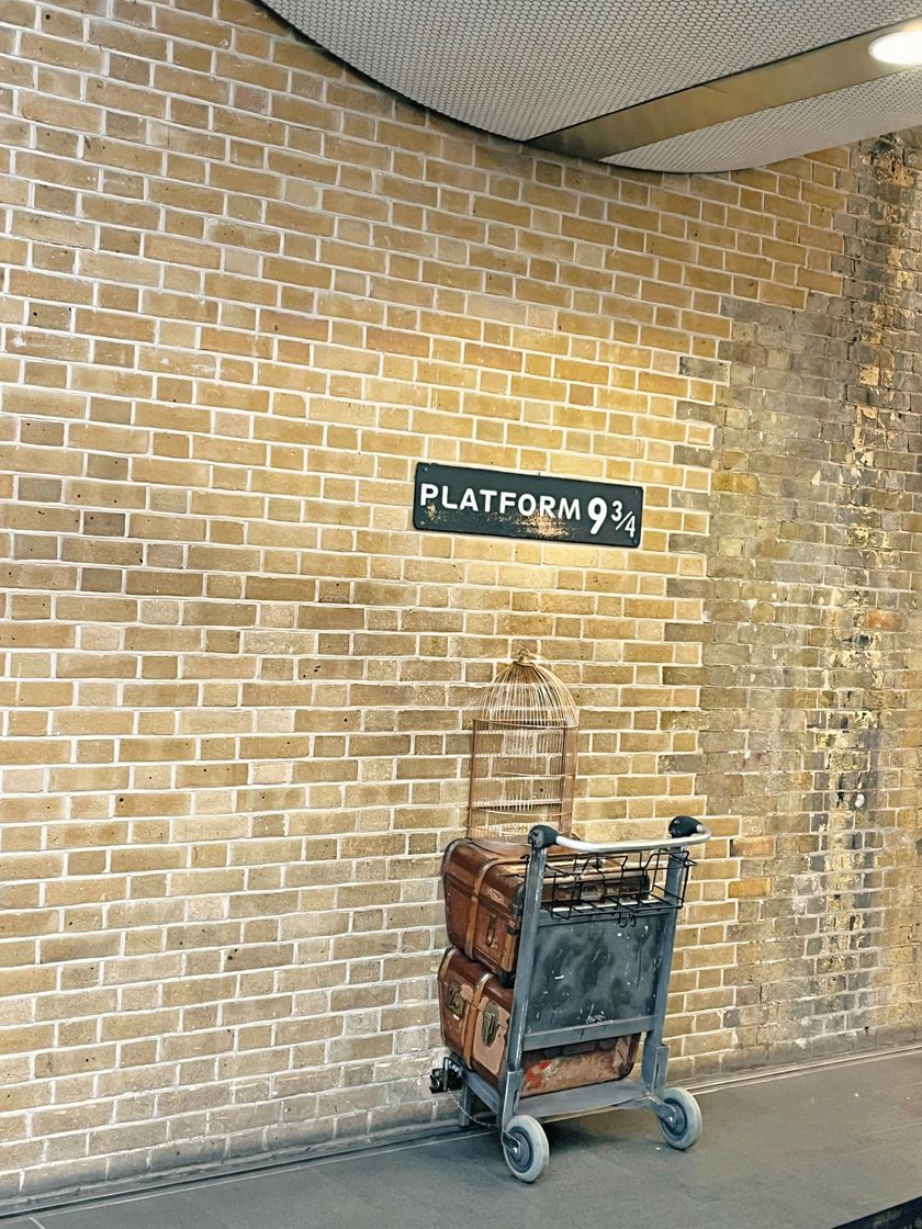 Place The Harry Potter Shop at Platform 9¾