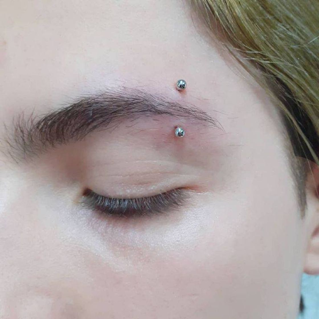Piercing na sombrancelha