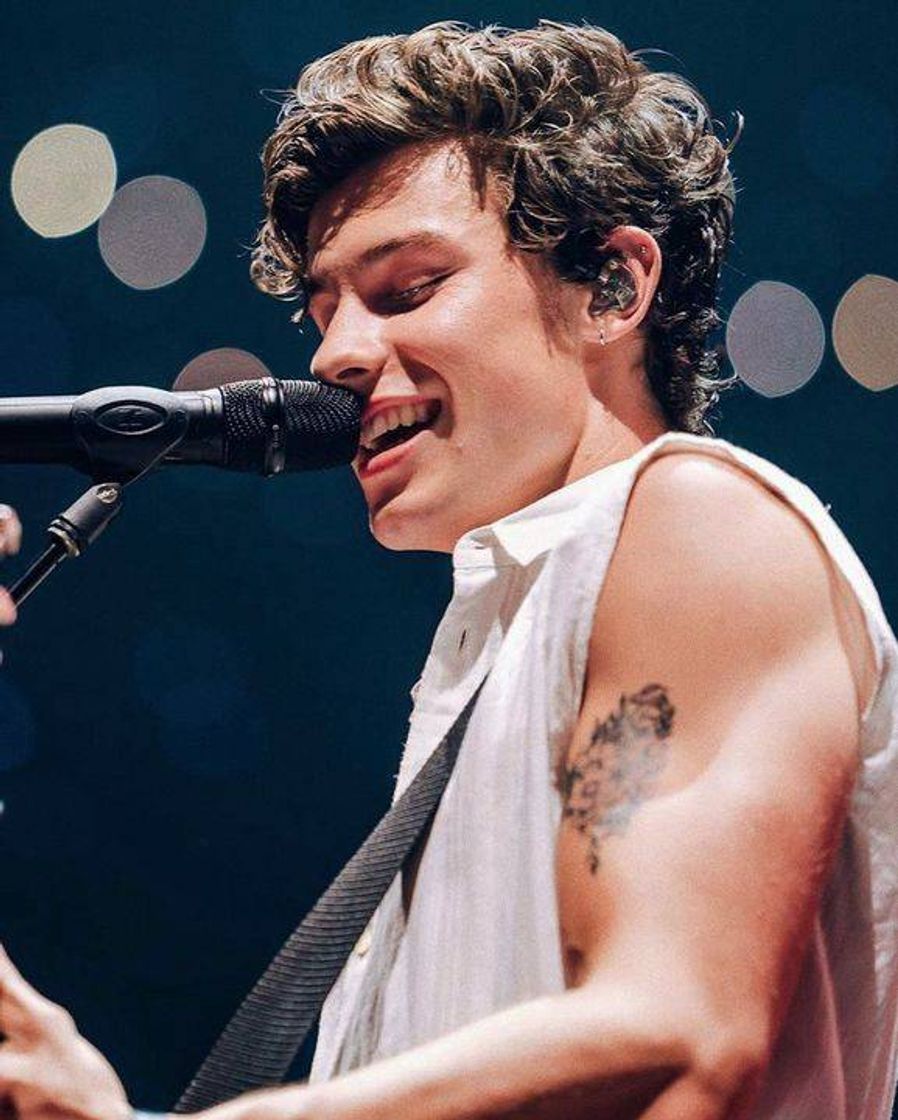 𝐴𝑒𝑠𝑡ℎ𝑒𝑡𝑖𝑐 𝑆ℎ𝑎𝑤𝑛 𝑀𝑒𝑛𝑑𝑒𝑠